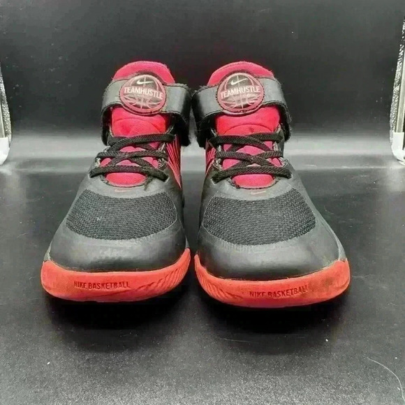 Nike Team Hustle D9 Kids Size 1Y Pink Black Basketball Shoes AQ4225-002 - Picture 3 of 8